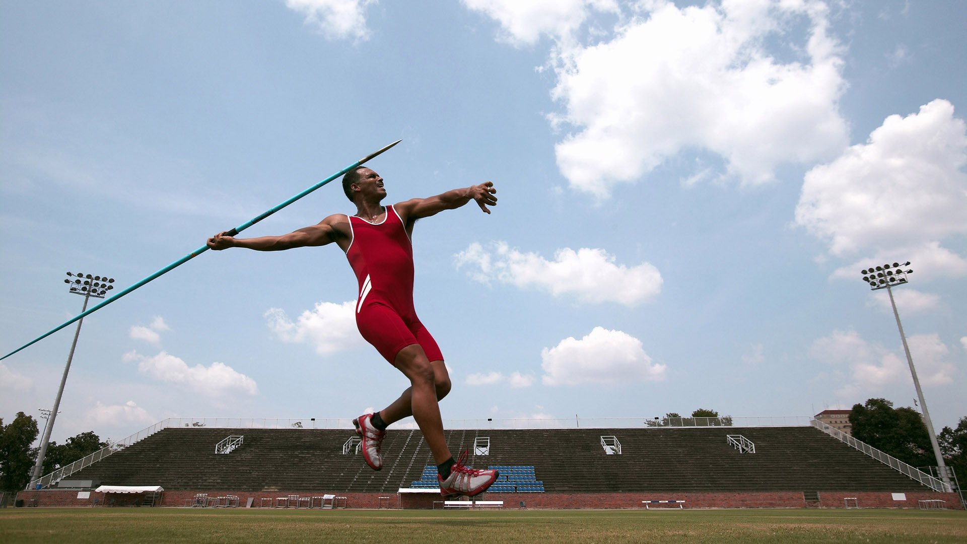 轻量化材料助力提升赛车速度,汽车轻量化车身新材料及其应用技术