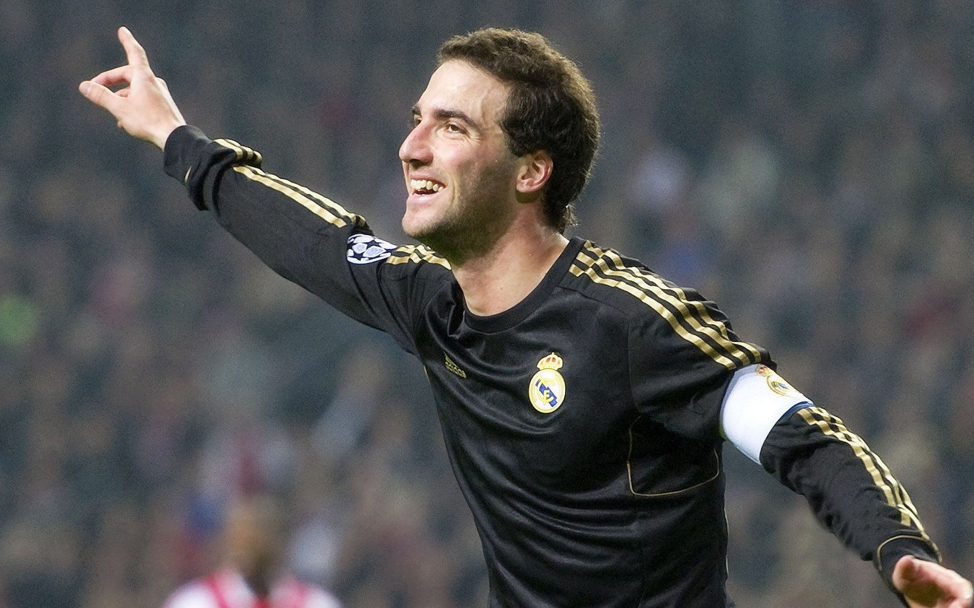 转会市场热潮，意甲豪门纷纷出手，意甲球员转会